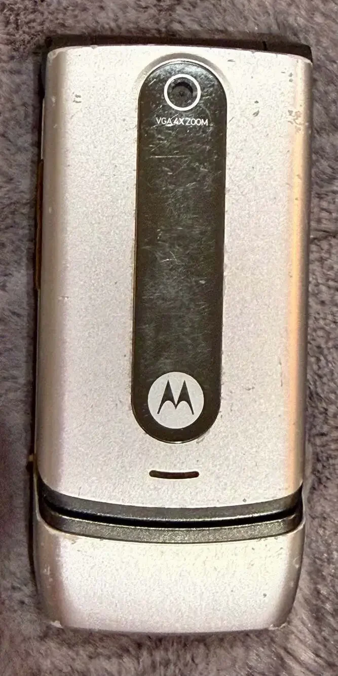 Motorola W376g TracFone Flip Phone Silver VGA Camera